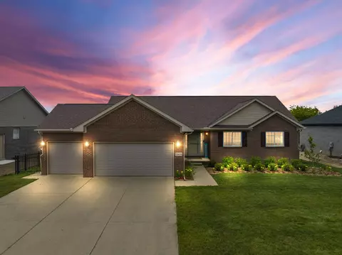15414 Orchard Meadows Dr, Monroe, MI 48161