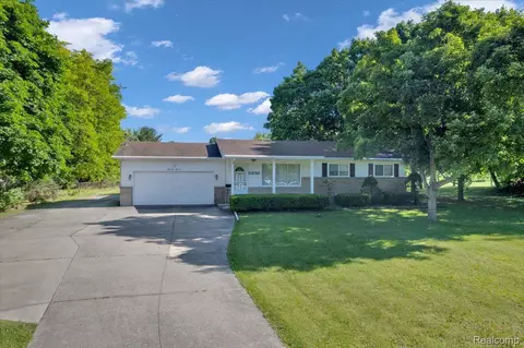 5956 W Seymour Lake Rd, Brandon, MI 48371