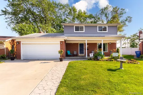 2226 Geoffry Dr, Warren, MI 48092
