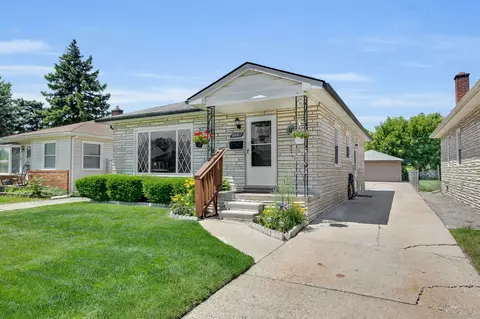 28917 Maple St, Roseville, MI 48066