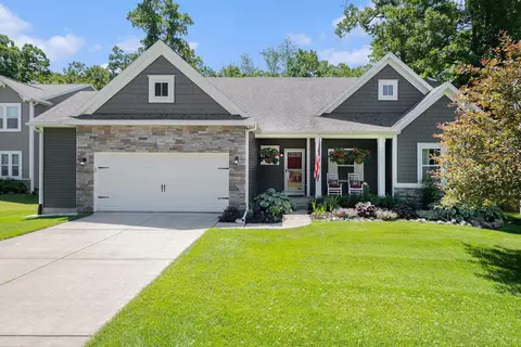 1004 Waters Edge Ln, Fenton, MI 48430