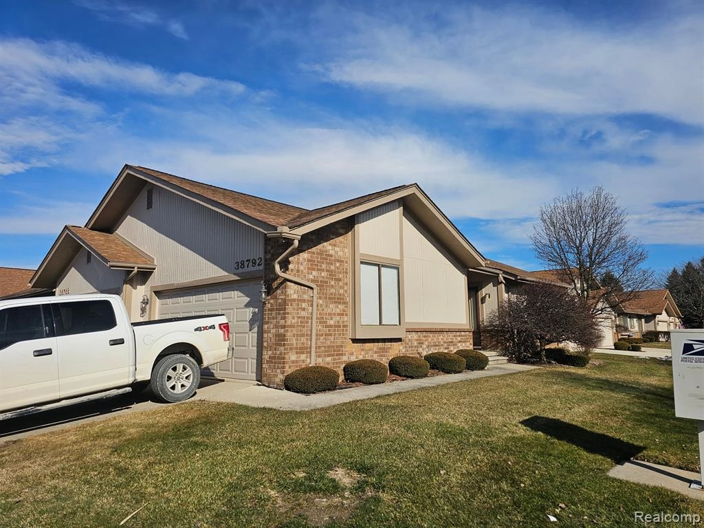 38792 Windmill Pointe W  