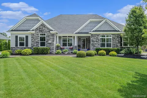 16393 Carrie Ln, Fenton, MI 48430