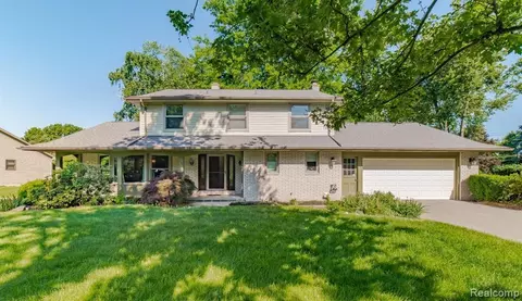 143 Maumee Trl, Lake Orion, MI 48362