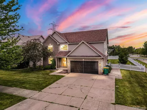 23214 Stacey Dr, Brownstown, MI 48183