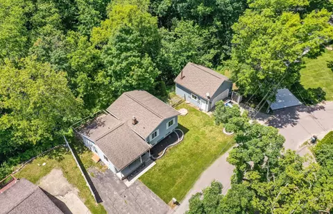 9089 Sherwood Dr, Springfield, MI 48350