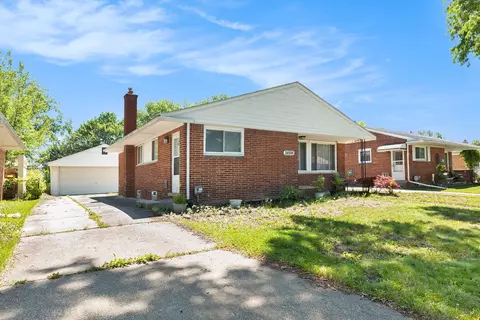 24500 Ursuline St, Saint Clair Shores, MI 48080