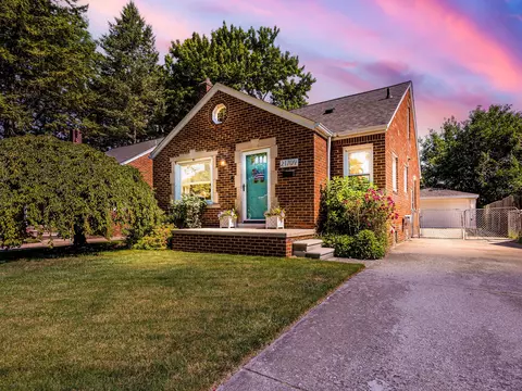 21709 Englehardt St, Saint Clair Shores, MI 48080