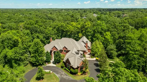 712 E Gunn Rd, Oakland, MI 48306
