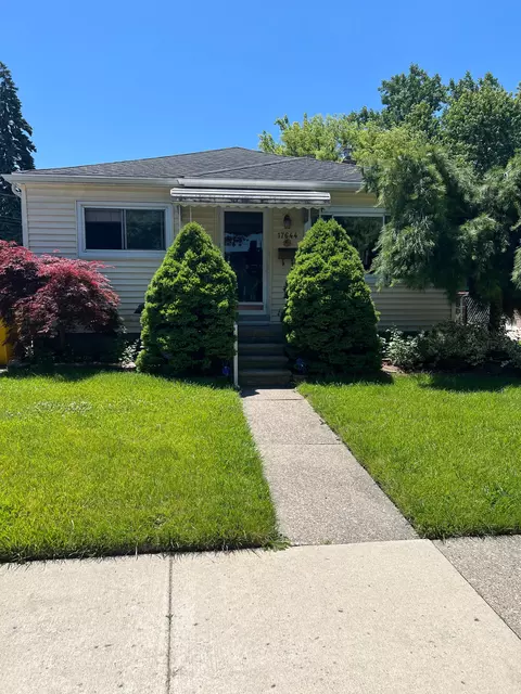17644 Stephens Dr, Eastpointe, MI 48021