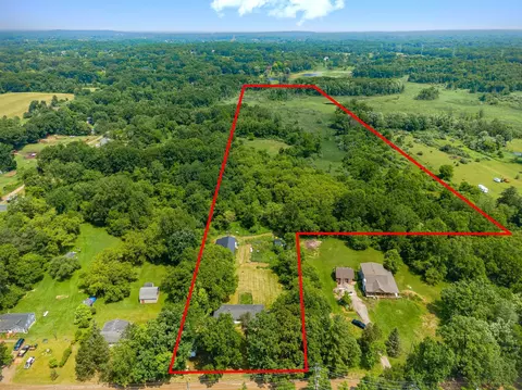 2759 Granger Rd, Brandon, MI 48462