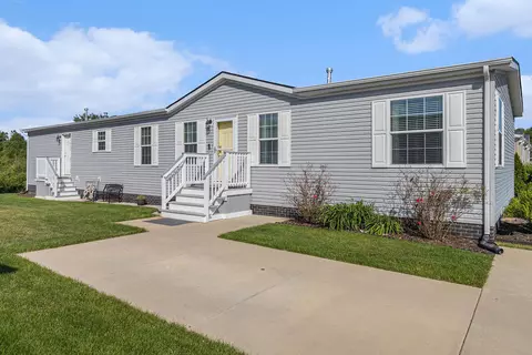12331 Oak Ridge Cir, Green Oak, MI 48178