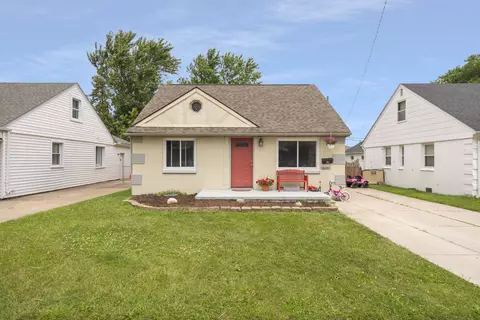 8251 State Park, Center Line, MI 48015