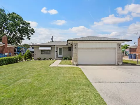 32427 Hayes Rd, Warren, MI 48088
