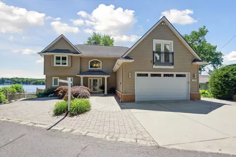 3410 Lakeview Dr, Highland, MI 48356