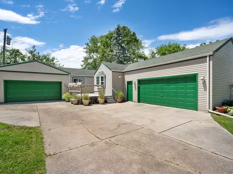 22624 Euclid St, Saint Clair Shores, MI 48082