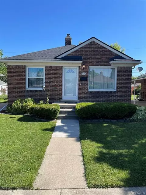938 Detroit Ave, Lincoln Park, MI 48146
