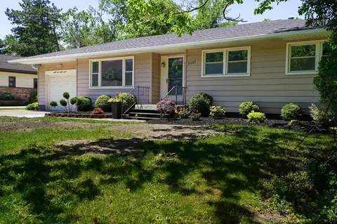 3337 Talbot Dr, Troy, MI 48083