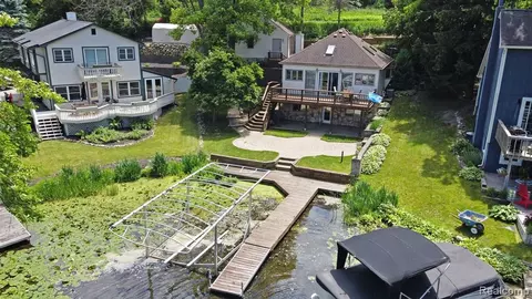 1523 Rochester Rd, Leonard, MI 48367
