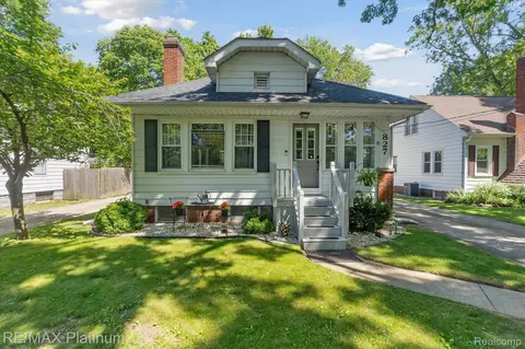 827 E Main St, Flushing, MI 48433