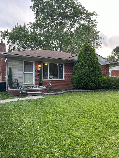 24205 Prairie Ln, Warren, MI 48089