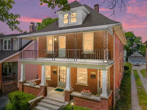 1243 Lakepointe St, Grosse Pointe Park, MI 48230