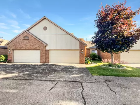 46855 High Mdws, Macomb, MI 48044