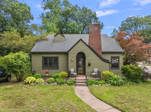 36 Devonshire Rd, Pleasant Ridge, MI 48069