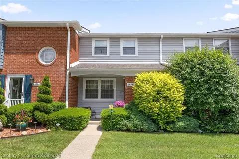 24582 Olde Orchard St, Novi, MI 48375