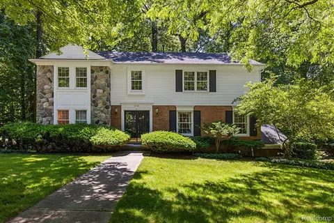 2505 Valleyview Dr, Troy, MI 48098