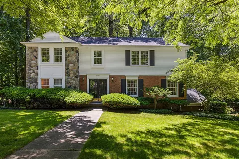 2505 Valleyview Dr, Troy, MI 48098
