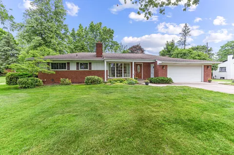 28056 Kendallwood Dr, Farmington Hills, MI 48334