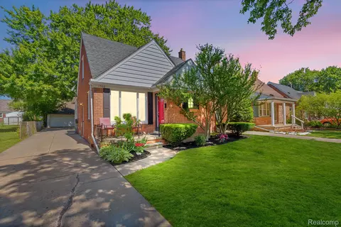 1766 Venice St, Dearborn, MI 48124