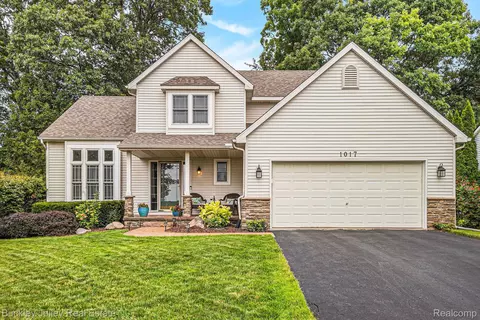 1017 Peppergrove Dr, Brighton, MI 48116