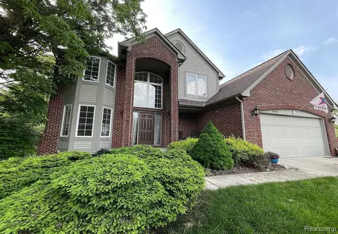 5365 Seminole Ct, Commerce Twp, MI 48382