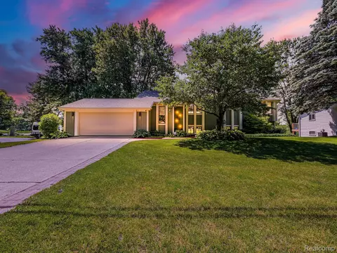 2815 Candlewick Dr, Orion, MI 48359