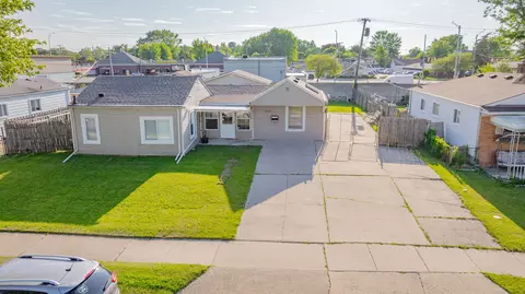 28277 Groveland St, Madison Heights, MI 48071