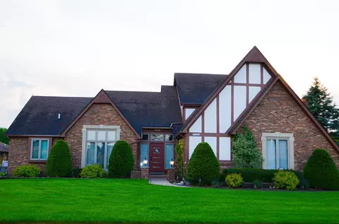 46661 Fields Dr, Shelby Township, MI 48315