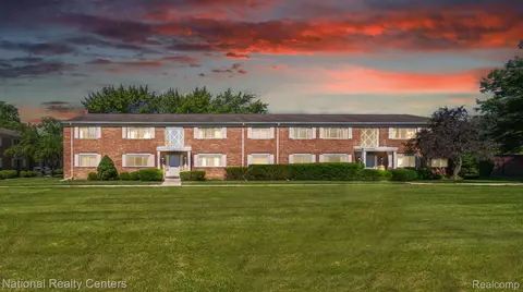 801 W Long Lake Rd #G1, Bloomfield Hills, MI 48302