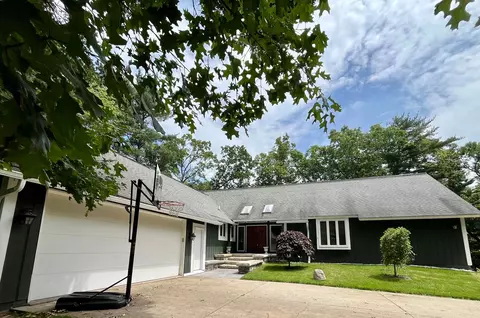 2140 Sunnybrook Rd, Commerce, MI 48382