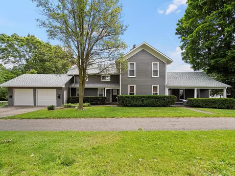 44720 Davis Dr, Utica, MI 48317