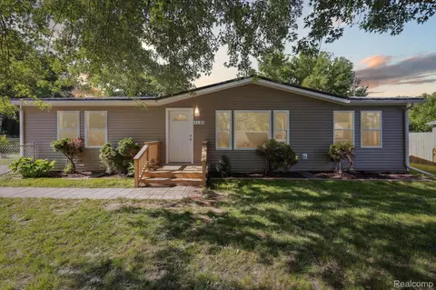 1132 W Mclean Ave, Flint, MI 48507
