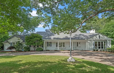 662 Bennington Dr, Bloomfield Hills, MI 48304