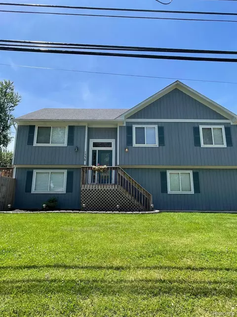 1530 Parkway, Waterford, MI 48328