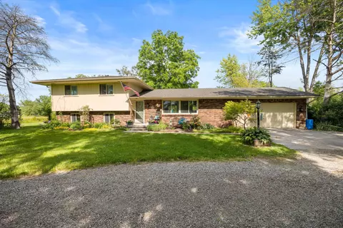 489 Mayer Rd, St. Clair, MI 48079