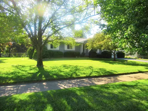 2325 Foxfield Ln, Highland, MI 48356