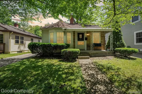 930 N Maple Ave, Royal Oak, MI 48067