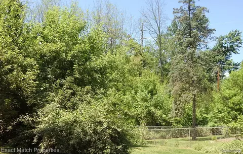 lot26 N Lake Angelus Rd, Auburn Hills, MI 48326