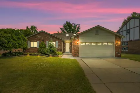 3376 Alderdale Dr, Sterling Heights, MI 48310