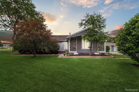 10211 Davisburg Rd, Davisburg, MI 48350